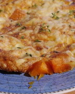 Фриттата с тыквой, моцареллой и тимьяном