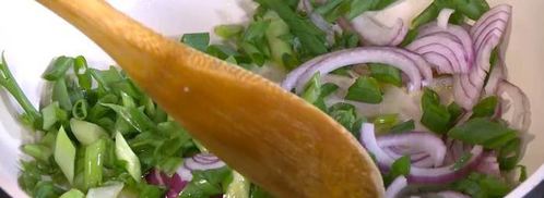 фриттата со сладким перцем, зеленым горошком и фетой. Шаг 3