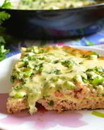 Омлет с фаршем на сковороде