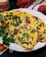 Омлет с грибами на сковороде