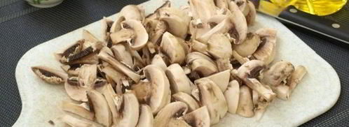 омлет с грибами на сковороде. Шаг 3