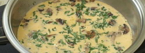 омлет с грибами на сковороде. Шаг 7