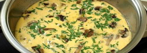 омлет с грибами на сковороде. Шаг 8