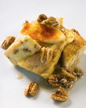 Омлет с карамелизованными яблоками, горгонзолой и беконом