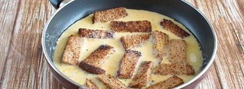 омлет с хлебом на сковороде. Шаг 6