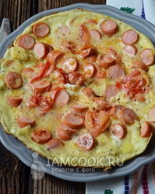 Омлет с сосисками и помидорами