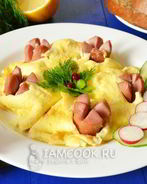 Омлет с сосисками в мультиварке