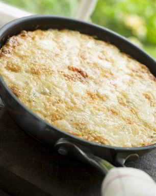 Омлет с сыром и белым хлебом