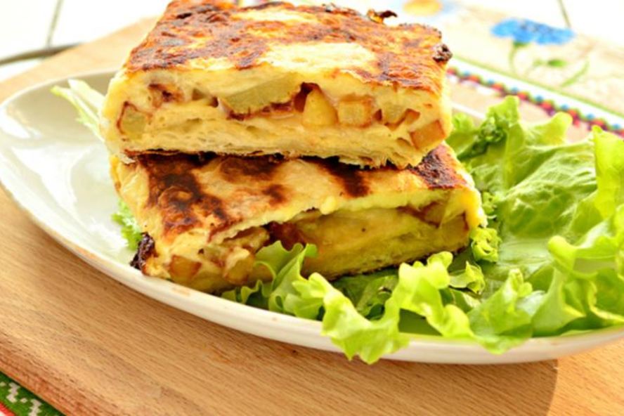 Рецепт омлет с жареной картошкой в лаваше