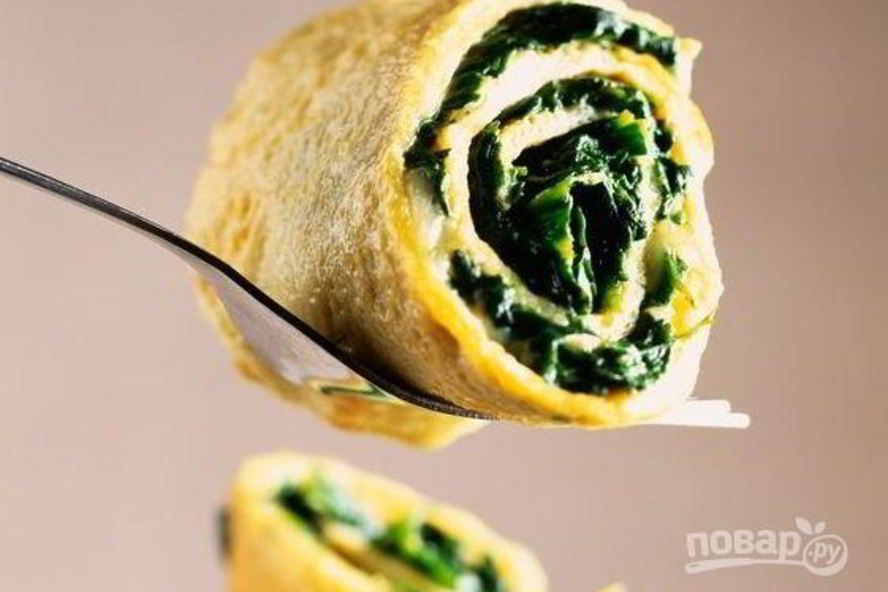 Рецепт рулетики из омлета с грибами и шпинатом