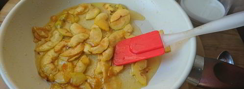 сладкий омлет с яблоком. Шаг 6