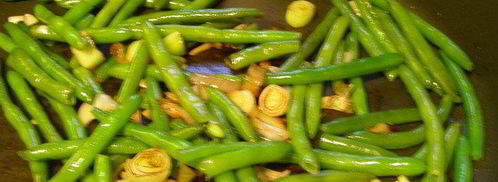 зеленый омлет со стручковой фасолью, руколой и зеленым луком. Шаг 3