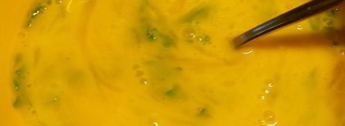 зеленый омлет со стручковой фасолью, руколой и зеленым луком. Шаг 4