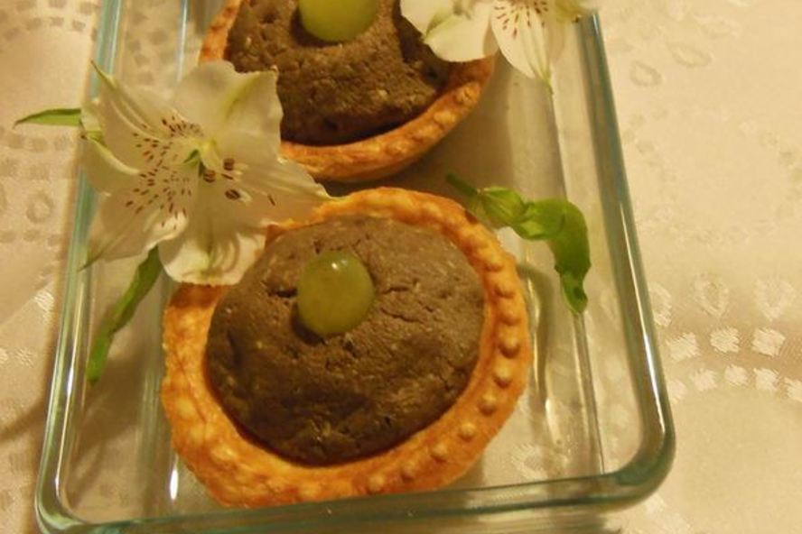 Рецепт паштет из индюшиной печени с орехами и виноградом
