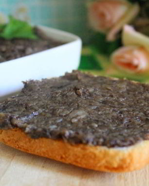 Паштет из лесных грибов с гречневыми хлопьями