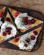 Паштет из муксуна горячего копчения с клюквой на хлебцах