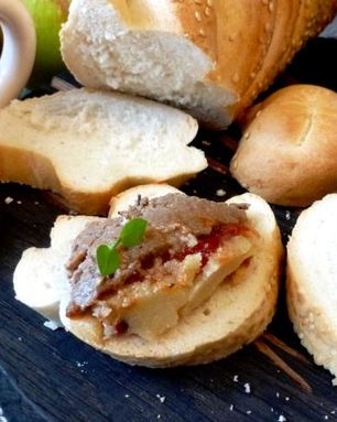 Печеночный паштет с орехами кешью и мармеладом из перца