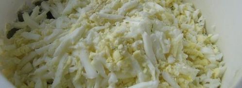 яичный паштет с корнишонами. Шаг 3