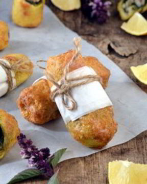 Хрустящие роллы с начинкой из рыбы и песто