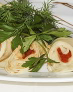 Нежные роллы из блинов и красной икры