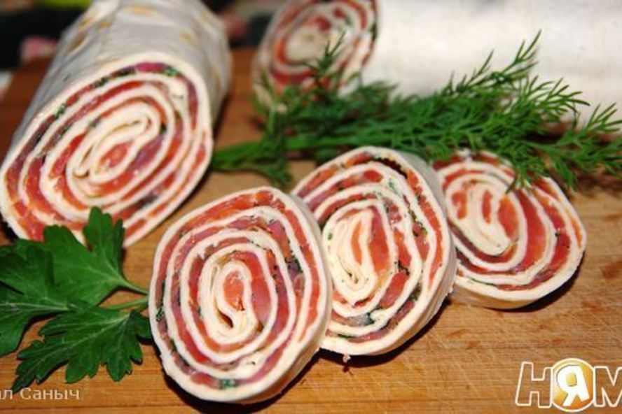 Рецепт пшеничный ролл с форелью и зеленью