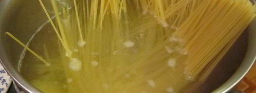 роллы из баклажанов со спагетти. Шаг 5