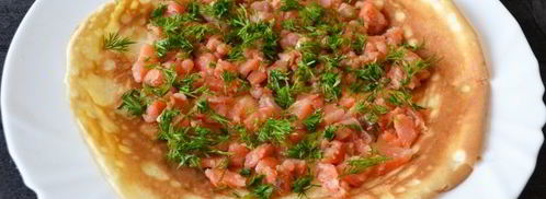 роллы из блинчиков с разной начинкой. Шаг 12