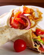 Роллы из лаваша с курицей, болгарским перцем и луком