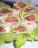 Роллы из тонкого лаваша с семгой и авокадо