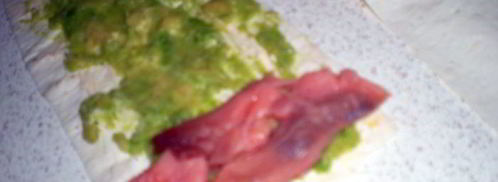 роллы из тонкого лаваша с семгой и авокадо. Шаг 3