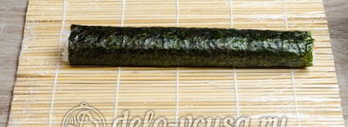 роллы с семгой сяке маки. Шаг 4