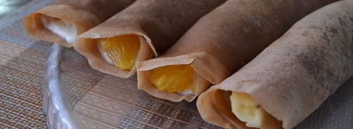 сладкие блинные роллы с творогом и фруктами. Шаг 11