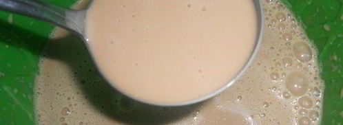 сладкие роллы из шоколадных блинчиков с клубникой и лимонным курдом. Шаг 4