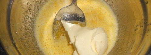 сладкие роллы из шоколадных блинчиков с клубникой и лимонным курдом. Шаг 6