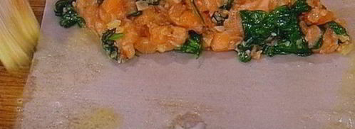 спринг-роллы с лососем и свежим шпинатом. Шаг 6