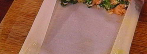 спринг-роллы с лососем и свежим шпинатом. Шаг 7