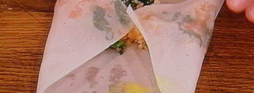 спринг-роллы с лососем и свежим шпинатом. Шаг 10