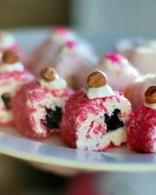 Творожные роллы с медом и фруктами