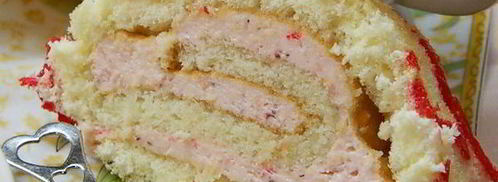 бисквитный рулет с клубникой праздничный. Шаг 13