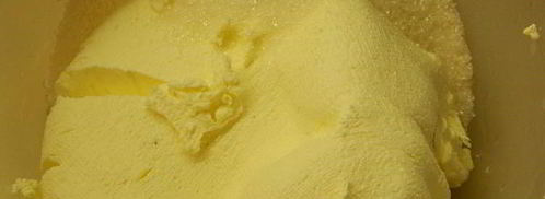 бисквитный рулет с клубникой праздничный. Шаг 7