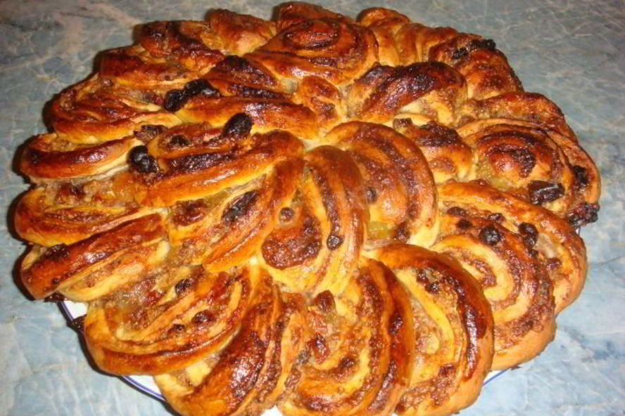 Рецепт дрожжевой рулет с изюмом бабушкина салфетка