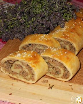 Картофельный рулет с фаршем