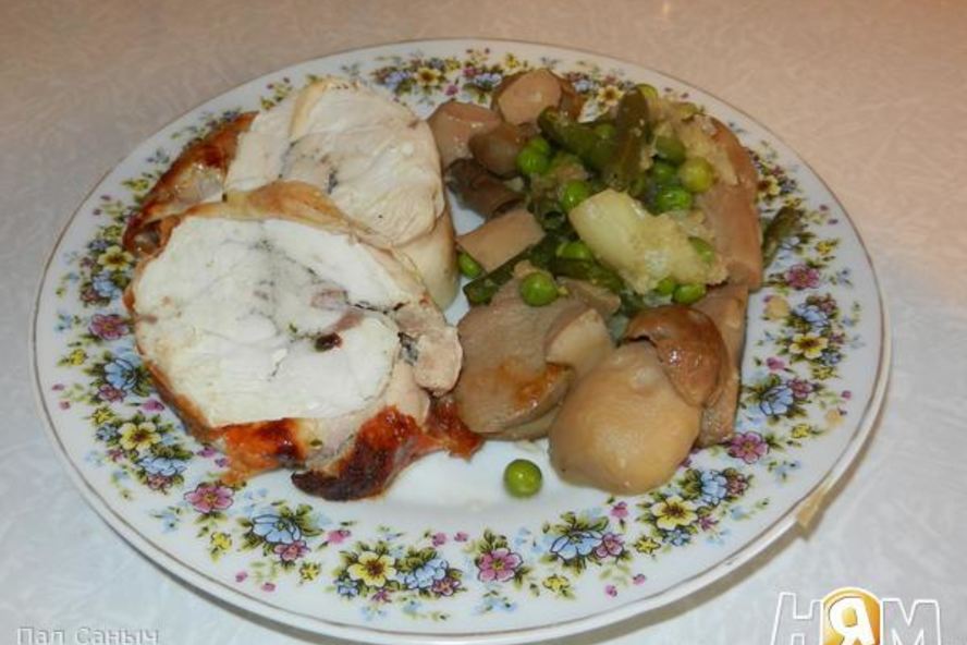 Рецепт куриный рулет с белыми грибами и овощами