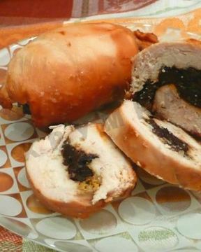 Куриный рулет с черносливом