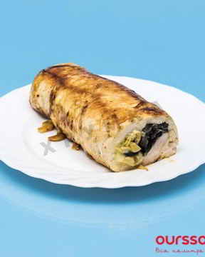 Куриный рулет с грибами и маслинами