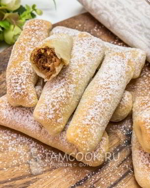 Постные рулетики с орехами и яблоком