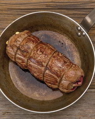 Рулет из говядины с запечеными овощами и бальзамико