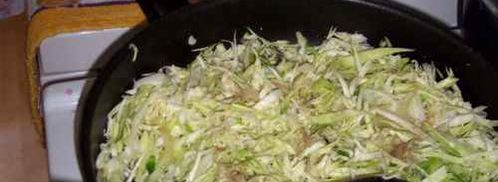 рулет из слоеного теста с капустой и фетой. Шаг 23