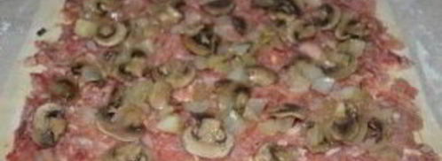 рулет из слоеного теста с начинкой. Шаг 3