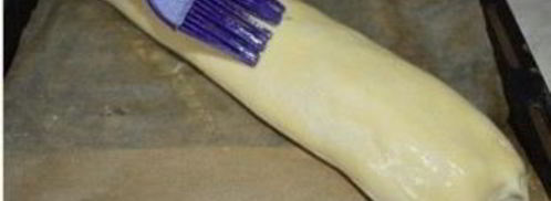 рулет из слоеного теста с начинкой. Шаг 7